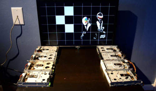 老舊報廢《磁碟機》組一組居然也能玩出超屌電子樂~ 老舊報廢《磁碟機》組一組居然也能玩出超屌電子樂~