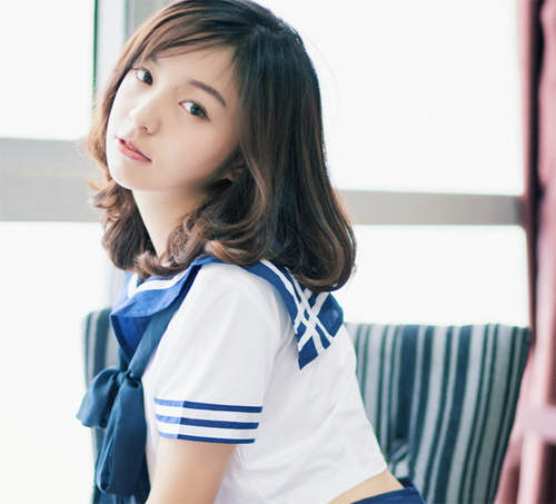 綠瞳水手服女孩 抵擋不住的青春氣息持續蔓延中 綠瞳水手服女孩 抵擋不住的青春氣息持續蔓延中