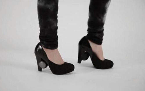 防狼新武器?《會叫的高跟鞋》一碰它...就.....  防狼新武器?《會叫的高跟鞋》一碰它...就.....