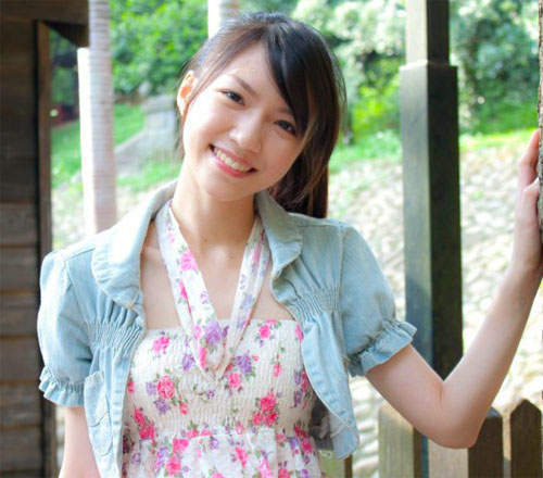 張聖訢(Sylvia) 場邊很難不注意到的嬌點遞球妹 張聖訢(Sylvia) 場邊很難不注意到的嬌點遞球妹