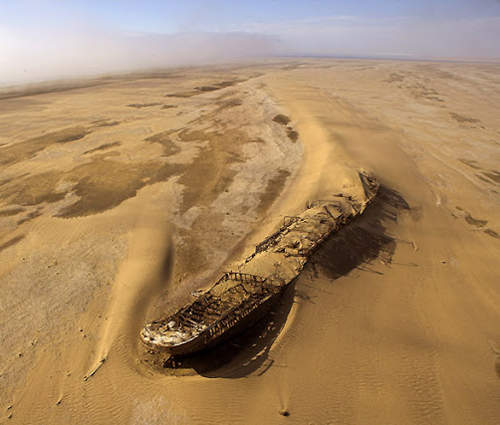 神秘禁地骷髏海岸 倒臥著一艘名為愛德華波倫的沉船 神秘禁地骷髏海岸 倒臥著一艘名為愛德華波倫的沉船