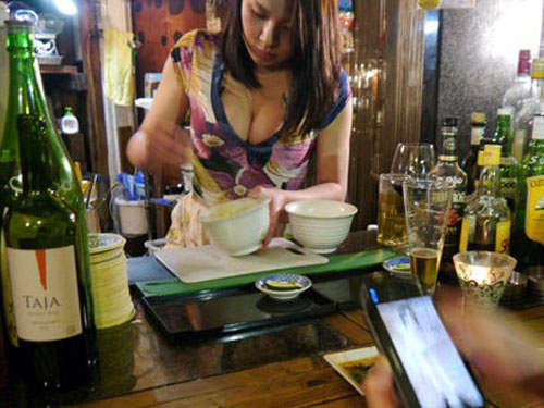早川貴子 巨乳版深夜食堂為您端上燒燙燙的拉麵 早川貴子 巨乳版深夜食堂為您端上燒燙燙的拉麵