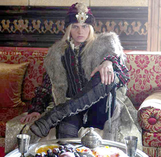 中性美男模Andrej Pejic土耳其古裝電視劇初登台