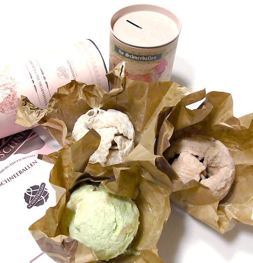 《夢幻甜點雪球》享用前先用摃槌仔敲一下