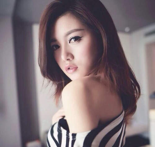 大陸奶茶妹Emily 酷酷好性感笑笑又很甜美的正妹 大陸奶茶妹Emily 酷酷好性感笑笑又很甜美的正妹