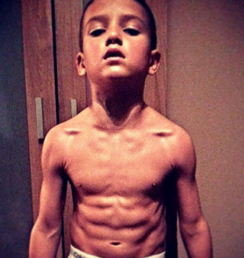 愛爾蘭《8歲肌肉弟》牙齒都還沒長齊就這麼壯了......