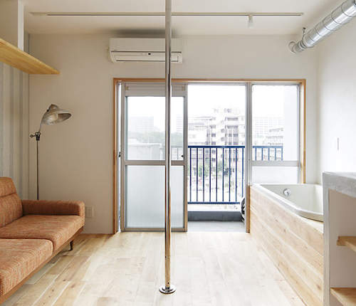 日本《婚活公寓》提升女子力的設計當然也包括了那根鋼管... 日本《婚活公寓》提升女子力的設計當然也包括了那根鋼管...