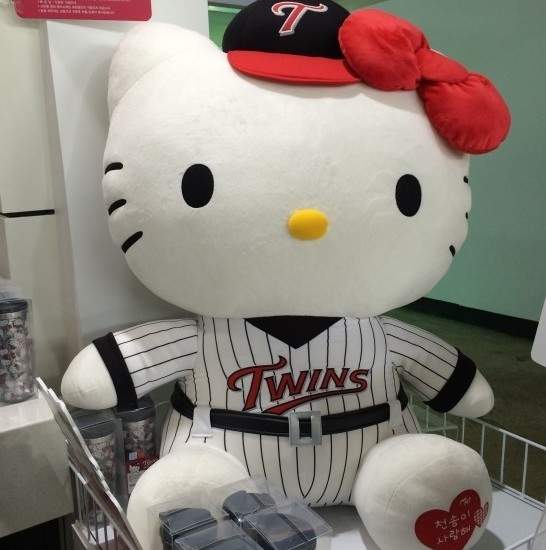 《Hello Kitty棒球周邊》Kitty怎麼跑到韓國打球啦?! 《Hello Kitty棒球周邊》Kitty怎麼跑到韓國打球啦?!