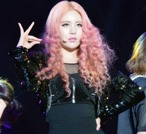 T-ARA《居麗自拍照》嚇死人  網友:這眼睛是發生了什麼事啊？