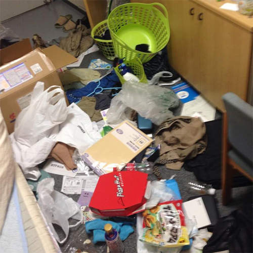 看到動畫裡的《骯髒房間》驚覺比自己的房間還要乾淨該怎麼辦? 看到動畫裡的《骯髒房間》驚覺比自己的房間還要乾淨該怎麼辦?