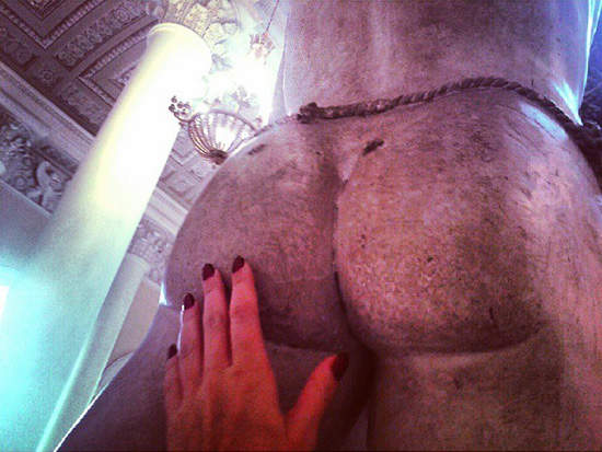 《遊玩美術館》的創意合照 有些好像玩的有點兇欸~ 《遊玩美術館》的創意合照 有些好像玩的有點兇欸~