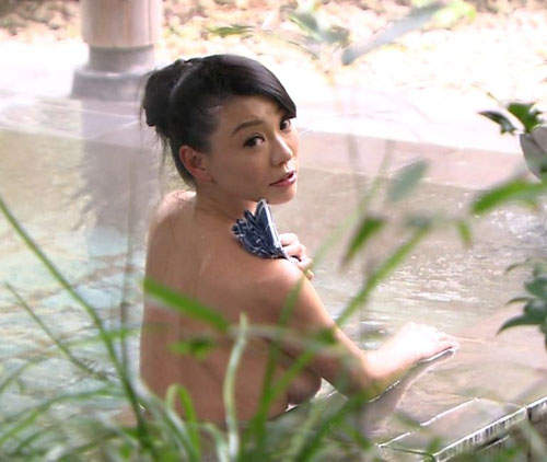 涼原ゆき 溫泉的霧氣也遮不掉那一對無雙背乳 涼原ゆき 溫泉的霧氣也遮不掉那一對無雙背乳