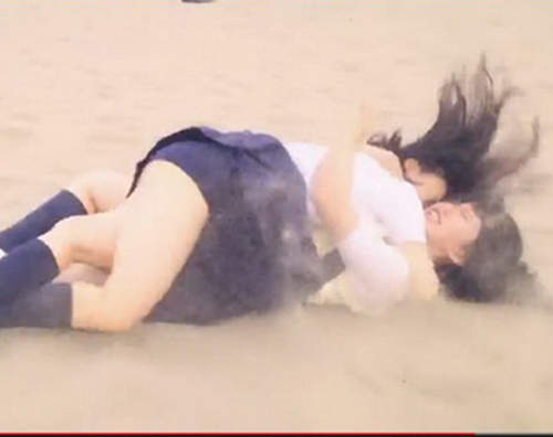 2個《日本女高中生忍者魂上身》竟狂翻筋斗、從高空跳下(太扯了) 2個《日本女高中生忍者魂上身》竟狂翻筋斗、從高空跳下(太扯了)