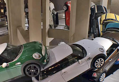 最新《Mini Cooper廣告》車車當骨牌沒有問題嗎？