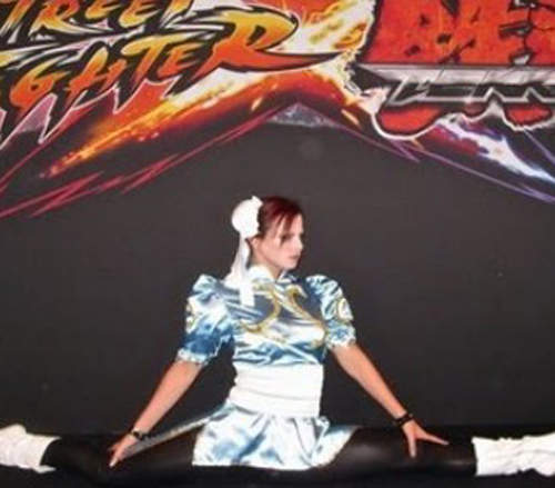 真實版春麗Chloe Bruce　一字馬功夫女孩的百烈腳超級威