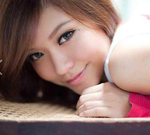 嘉琳（JiaLin Tye）來自大馬性感的舉牌女郎