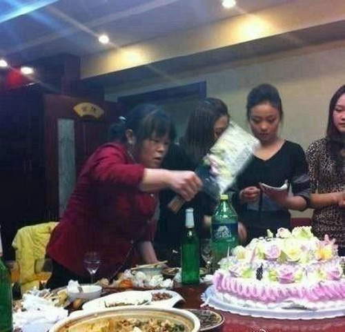 難得一見《一分為二斷面秀》可我就是手起刀落一眼都沒眨過www