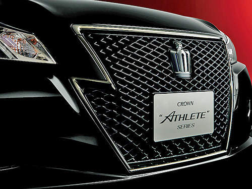 日本特仕《Toyota Crown Black Style》黑的超有型啦