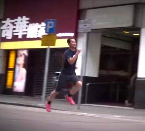 《香港勇者挑戰地鐵》出站後急速狂奔至下一站是否能搭上同一班 《香港勇者挑戰地鐵》出站後急速狂奔至下一站是否能搭上同一班