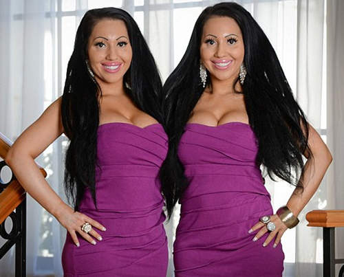 澳洲《巨乳雙胞胎姐妹花》感情好到男友都一樣⊙_⊙? 澳洲《巨乳雙胞胎姐妹花》感情好到男友都一樣⊙_⊙?