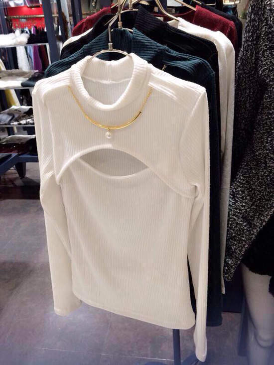 日本爆紅《開胸衣》這衣服真欺負人...沒ㄋㄟ的不能穿啊... 日本爆紅《開胸衣》這衣服真欺負人...沒ㄋㄟ的不能穿啊...