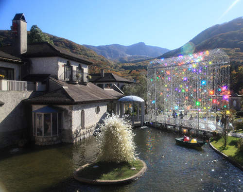 《箱根玻璃森林》彷彿置身在古代的歐洲宮殿