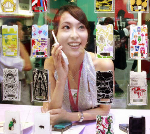 日本人票選《最想要的手機TOP 10排行榜》出現了一隻不是HTC的台灣手機（盯）