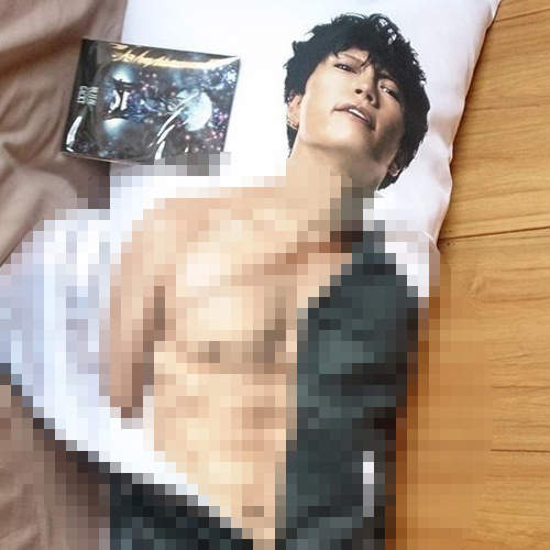 可以脫光光的《GACKT抱枕》如果連下半身也能脫那就更好惹ww 可以脫光光的《GACKT抱枕》如果連下半身也能脫那就更好惹ww