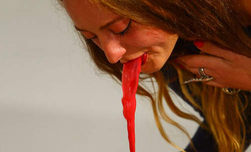 噁！嘔吐畫家《Millie Brown》新作 Lady Gaga也喜歡？