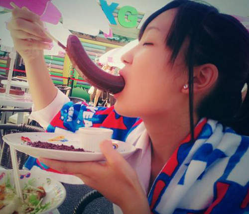 好害羞的《煉乳巧克力香蕉》為什麼能讓日本女生排隊搶吃呢?(≡ω≡) 好害羞的《煉乳巧克力香蕉》為什麼能讓日本女生排隊搶吃呢?(≡ω≡)