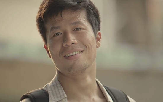 感人廣告《無名英雄》路邊乞丐小妹妹為什麼不見了... 感人廣告《無名英雄》路邊乞丐小妹妹為什麼不見了...