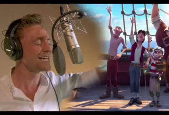 Tom Hiddleston在《海盜仙子》引吭高歌 歌聲也好好聽♪