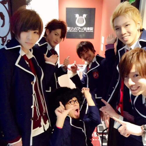 高校主題咖啡廳《聖Giuliano音樂院》還有型男們的歌舞秀可以看喔♥