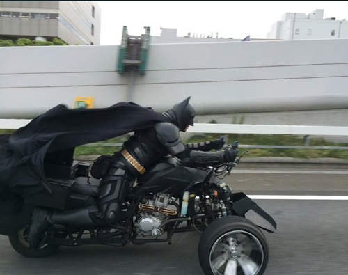 日本《捕獲野生蝙蝠俠》是要趕去打擊犯罪嗎? 日本《捕獲野生蝙蝠俠》是要趕去打擊犯罪嗎?