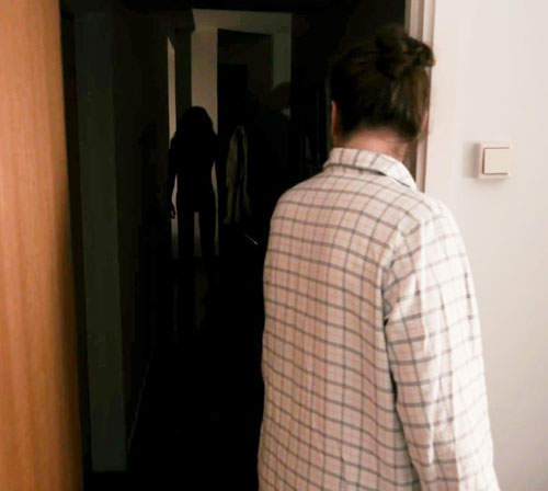 暗陰宅(Lights Out)絕對不要在睡前看這段影片 暗陰宅(Lights Out)絕對不要在睡前看這段影片