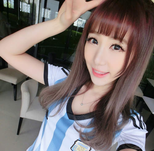 鹿小茜（ShiRo希洛）　足球寶貝換上球衣每一套都好好看❤