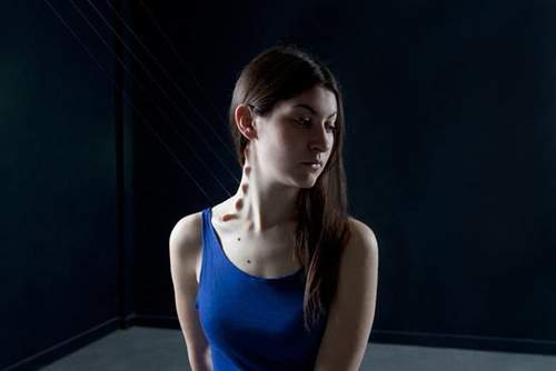 看了好痛的《REK人體藝術》我的皮不自覺癢了一下......