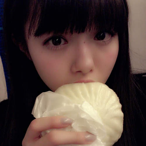 終極小顏美少女《市川美織》所有食物擺在面前都變大尺寸ww