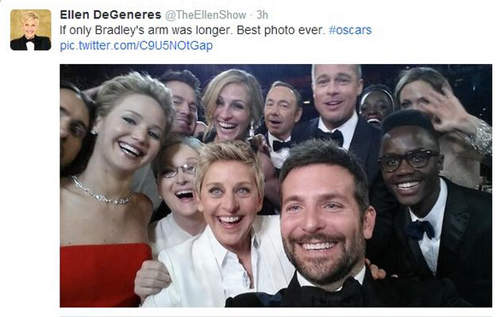 影劇圈最強的一張《手機自拍照》  掀起一場手機口水大戰