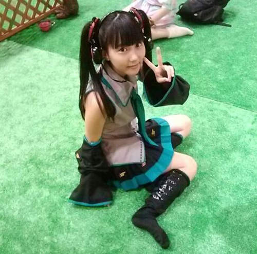 《田中美久超神COS》女神初音大玩火車便當?都是女生沒關係啦(抱 《田中美久超神COS》女神初音大玩火車便當?都是女生沒關係啦(抱