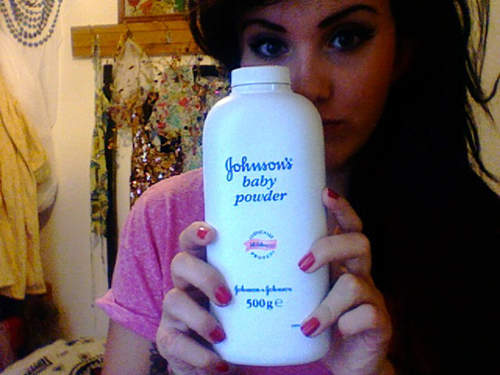 《爽身粉化妝術》原來不只能拿來爽還有5大招能學 《爽身粉化妝術》原來不只能拿來爽還有5大招能學