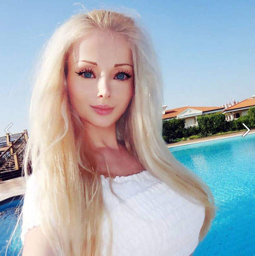 Valeria Lukyanova 烏克蘭娃娃女邊自拍邊帶妳遊古蹟 Valeria Lukyanova 烏克蘭娃娃女邊自拍邊帶妳遊古蹟