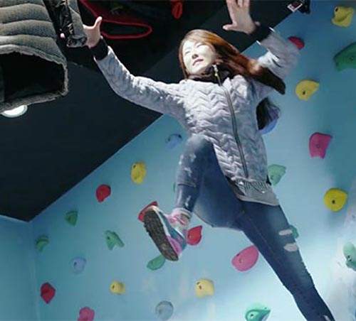 整人實驗《當地板慢慢從眼前消失》驚嚇的大家會如何反應 整人實驗《當地板慢慢從眼前消失》驚嚇的大家會如何反應