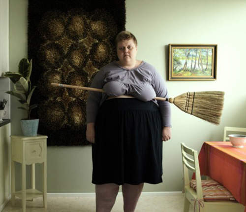 《歐拜夾筆論》胸下夾不住鉛筆的女生就不需要穿內衣? 《歐拜夾筆論》胸下夾不住鉛筆的女生就不需要穿內衣?