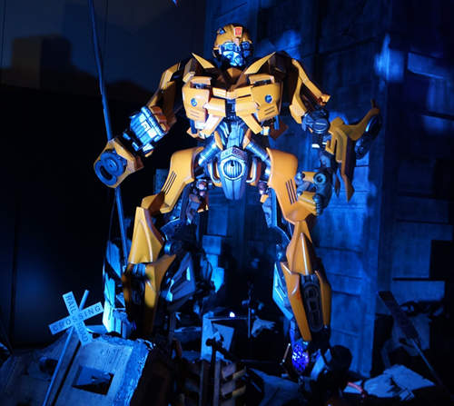 橫濱變形金剛展 又高又大的機器人看起來真壯觀(抬頭) 橫濱變形金剛展 又高又大的機器人看起來真壯觀(抬頭)