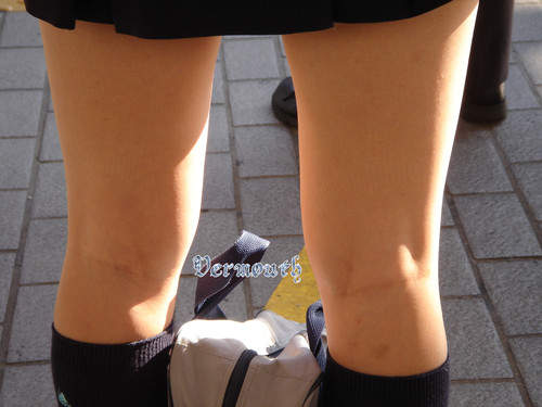 膝裏狂熱 我低頭是因為做事比較穩重冷靜OK~(瞪) 膝裏狂熱 我低頭是因為做事比較穩重冷靜OK~(瞪)