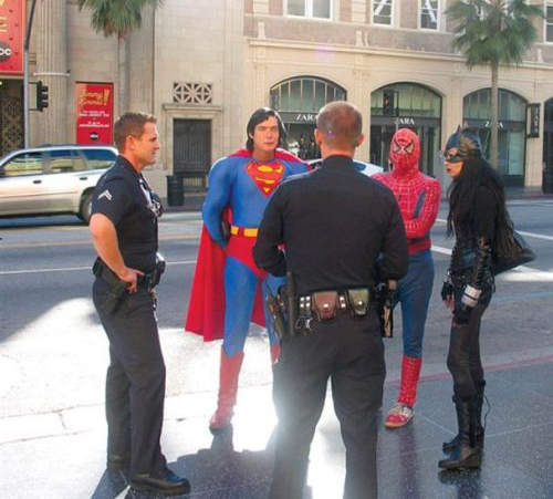 搞笑版《防警察暴力APP》警察打人自救法