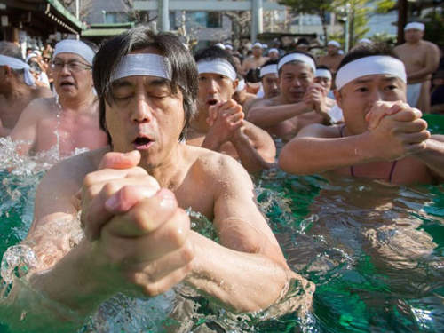 日本《寒中禊》為了更好的一年再冷也甘願