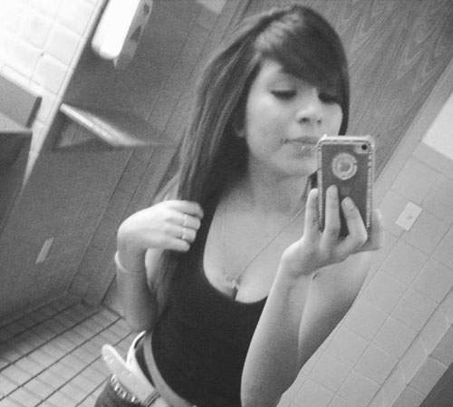 《都市傳傳說》只要自拍就會一直出現在照片裡的可怕景象