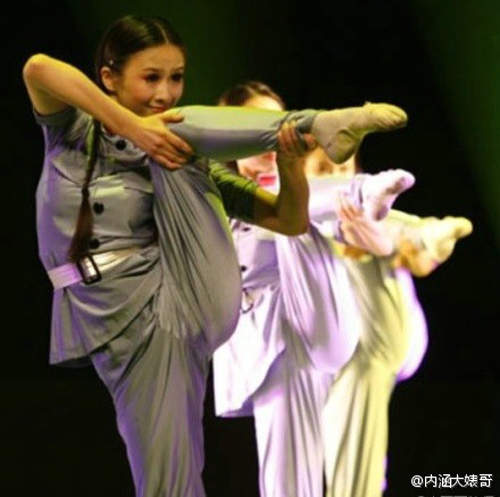 《用腿開槍大賽》舉槍不難向上開槍才是最高境界(舉) 《用腿開槍大賽》舉槍不難向上開槍才是最高境界(舉)